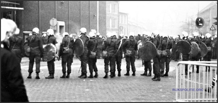 ME Apeldoorn Piersonrellen Nijmegen 90 BW(7V)