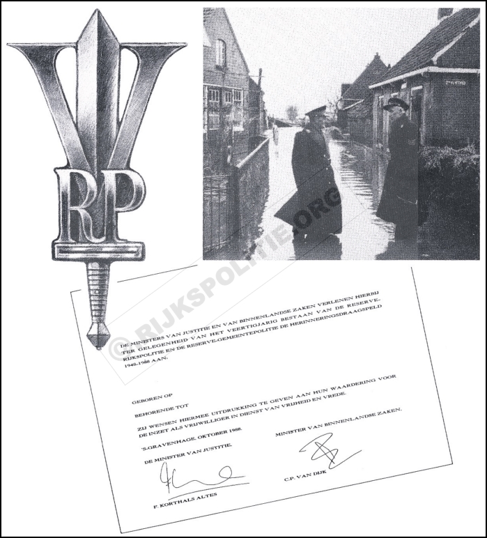 RSVP Middelburg kijkdoos F7 Watersnoodramp 1953 reservepolitie  bw(WM) (7V)