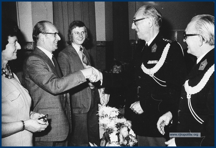 RP Apeldoorn  Rech Afscheid als Cdt recherchegroep (1974)2(7K)