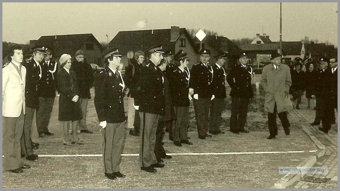 GRP Valkenisse 74 vdGraaf Opening groepsbureau 1974 c(7V)