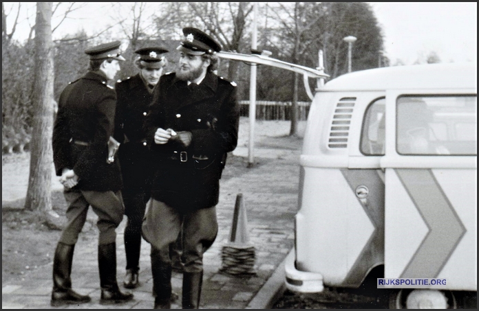 RPG Waddinxveen P04 1980 11 Sniepweg. Verkeerscontrole bw(7V)