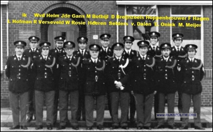 GRP 's Gravenzande 1975 groepsfoto met namen bw.(7V)