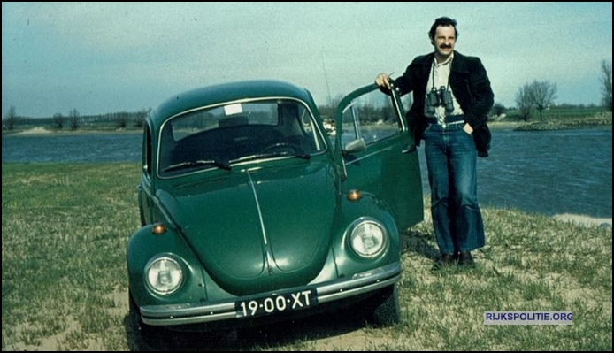 Veldpolitie Utrecht Willem v Dijk met VW groen bij Veldpolitie.jpeg ‎  Foto's bw(7V)